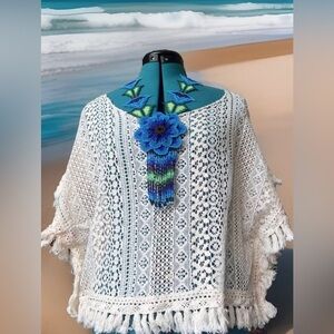 Takeout Cream Earthy Artsy Beach Fringe Tunic
Poncho Medium
